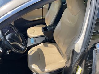 2015 Tesla Model S - Interior Front Seat Image